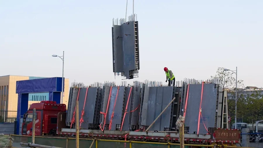 Assembly lifting