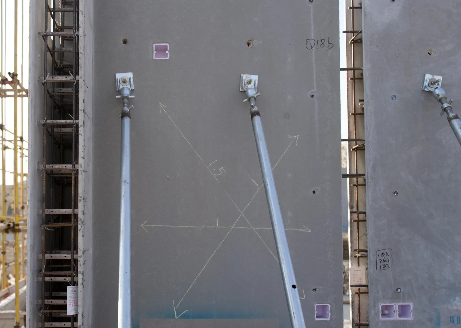 Adjacent horizontal rebar connection